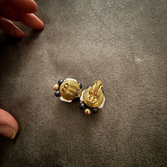 Vintage Cluster Clip-On Earrings Black White Gold Beads Retro Costume Jewelry - Picture 3 of 5